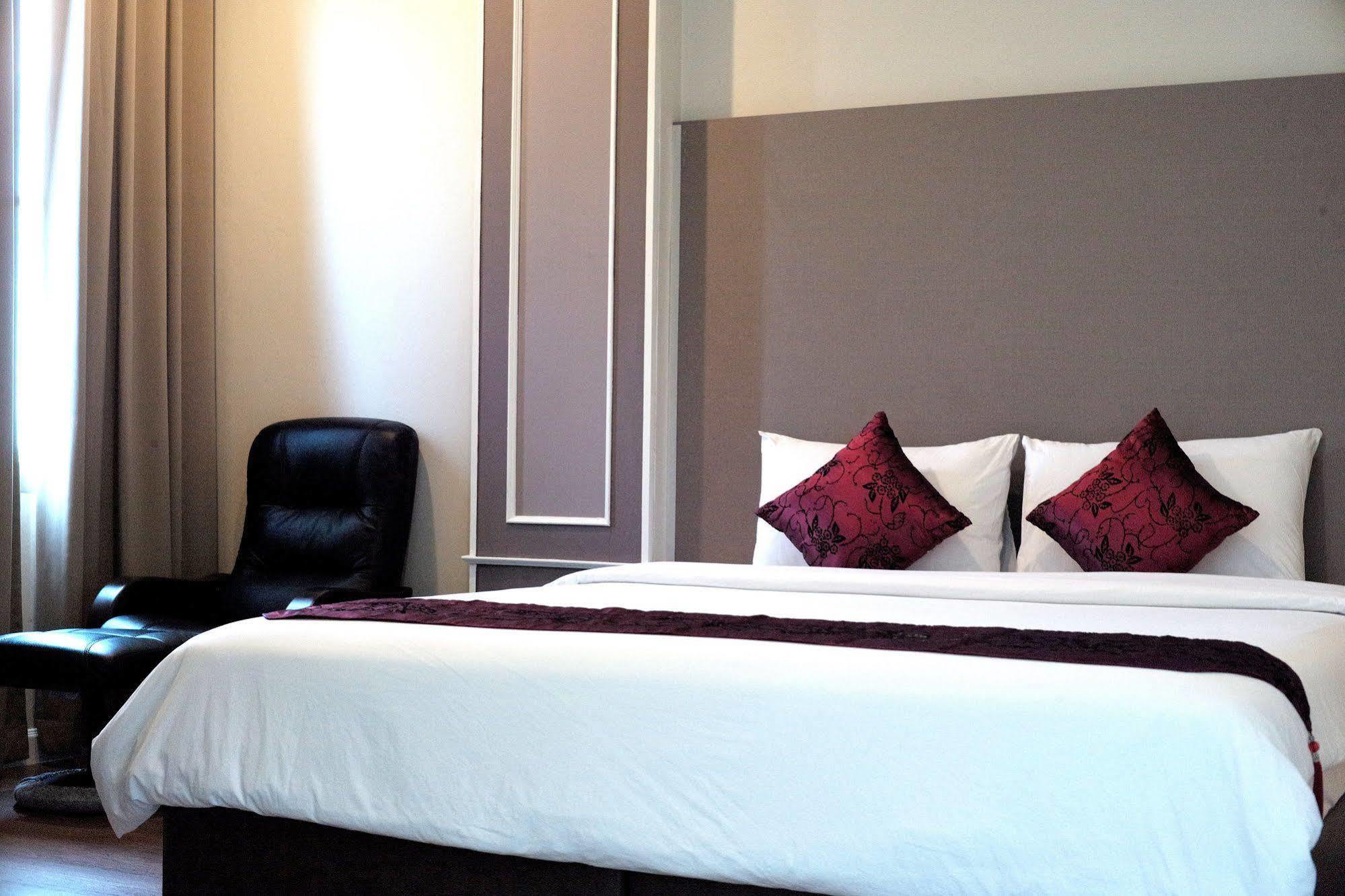 צ'ון בורי J. Park Hotel מראה חיצוני תמונה